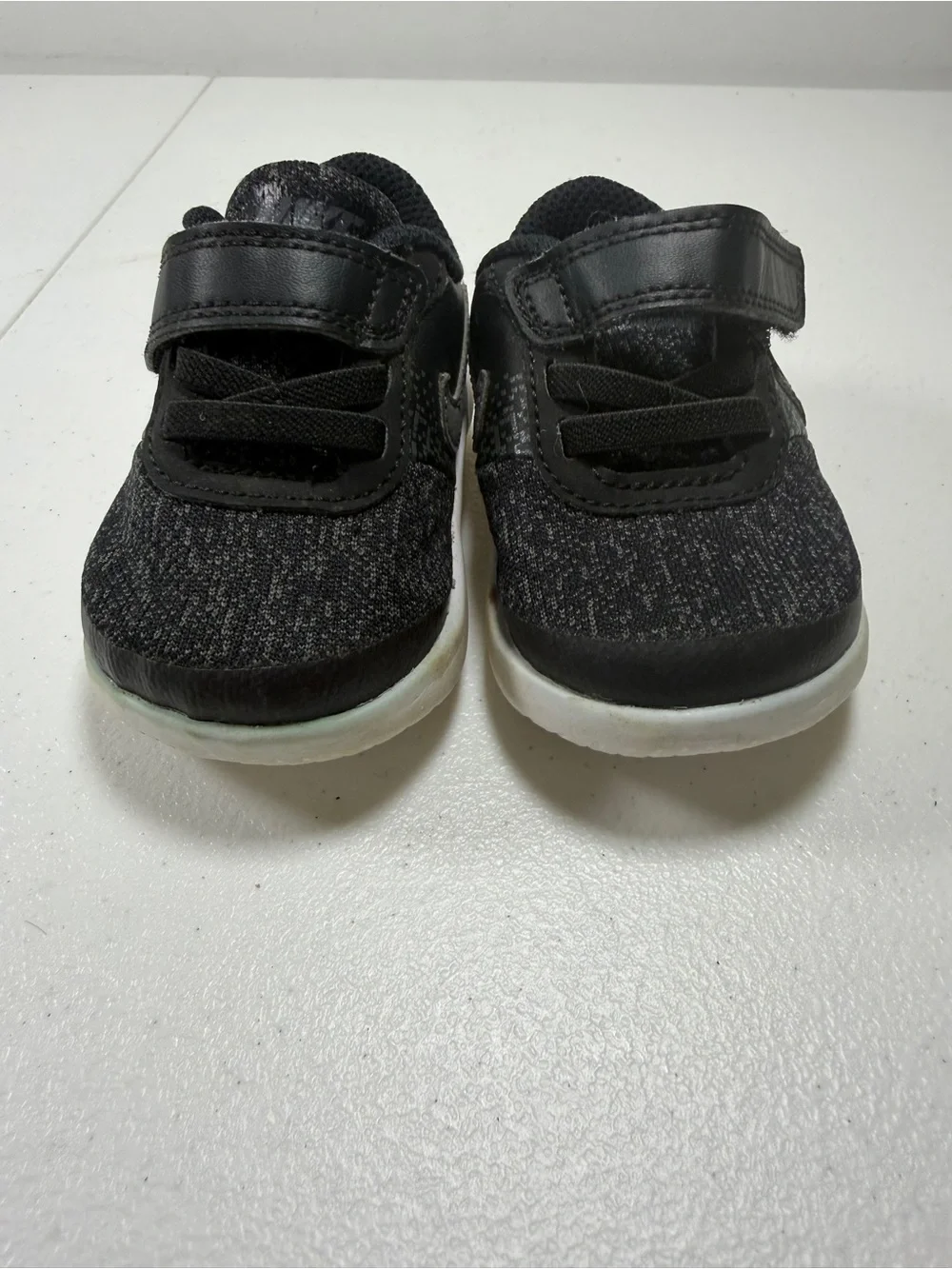 Nike Revolution Toddler Black Knit Hook-and-Loop Sneakers size 3C